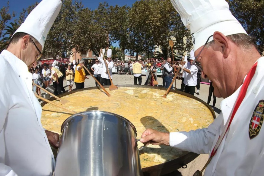 Une omelette géante de 3 mètres et 12.000 œufs ce week-end à Fréjus